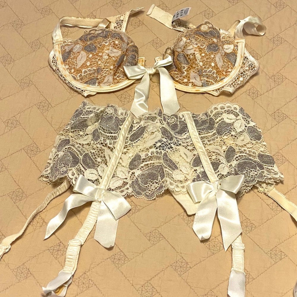 Vintage, Sexy Ravage Lace Bra and Garter Set, Made in France